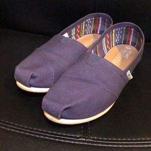 Navy blue toms